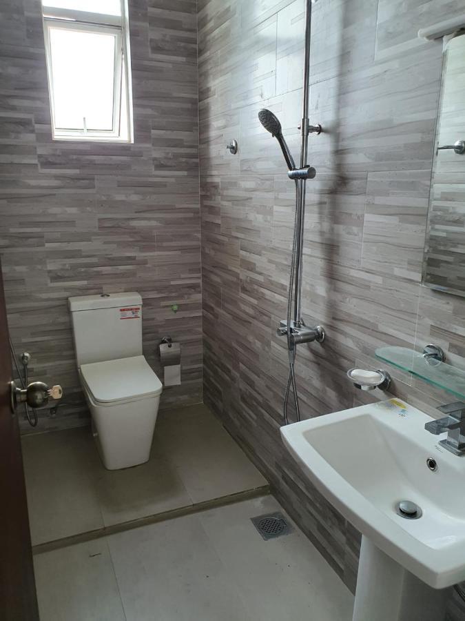 New 2 Bedroom Apartment, 100M Away From The Beach Dehiwala-Mont Lavinia Extérieur photo